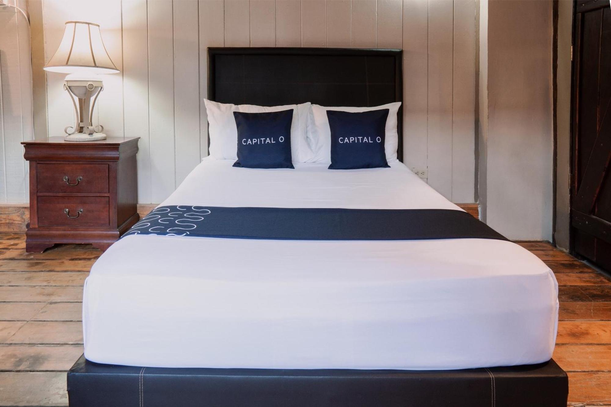 Capital O Hotel Villa Azura Текате Экстерьер фото